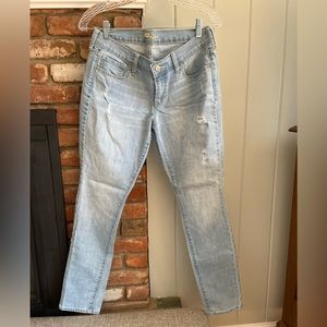 Old Navy Diva Mid-Rise Distressed Jeans. Women’s Size 6.